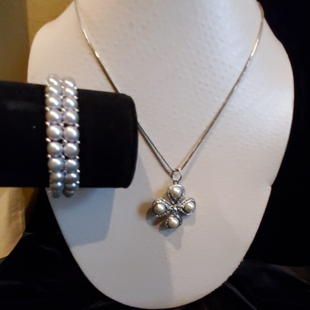 Bundle of faux pearl necklace and bracelet
